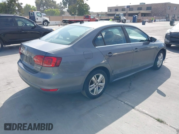 2013 Volkswagen Jetta Hybrid SE with VIN 3VW637AJ3DM305798, listed as a IAAI auction lot 42736297 with 156,972 mi miles and . Bid and sale history available at DreamBid. Image 4.