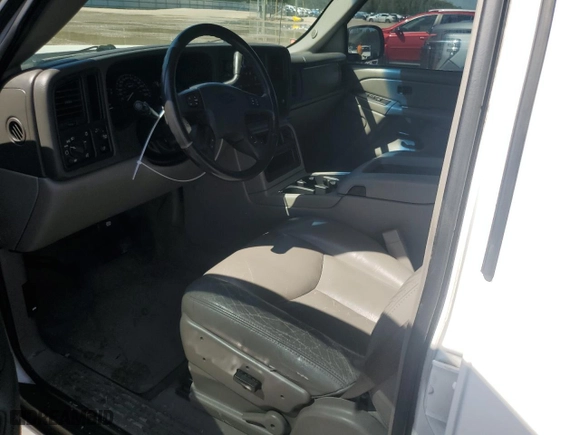 2005 Chevrolet Tahoe LT with VIN 1GNEC13T05R261373, listed as a Copart auction lot 49915475 with 153,491 mi miles and Salvage Title. Bid and sale history available at carsss.com. Image 7.