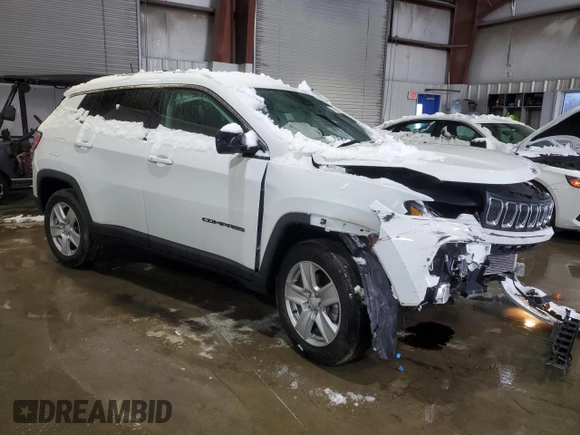 2022 Jeep Compass Latitude with VIN 3C4NJDBB0NT208091, listed as a Copart auction lot 43865705 with 6,761 mi miles and Salvage Title. Bid and sale history available at DreamBid. Image 4.