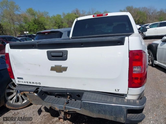 2011 Chevrolet Silverado 1500 LT with VIN 1GCRKSE30BZ450651, listed as a IAAI auction lot 41575279 with 277,690 mi miles. Bid and sale history available at carsss.com. Image 6.