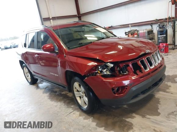 2016 Jeep Compass Latitude z VIN 1C4NJDEB5GD587688, wystawiony jako IAAI lot #41968742 z przebiegiem 113 791 mil mil oraz . Historia ofert i sprzedaży dostępna na DreamBid. Obrazek 1.