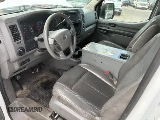 2018 Nissan NV Cargo S z VIN 1N6BF0KM8JN817094, wystawiony jako Copart lot #73167034 z przebiegiem 188 235 mil mil oraz Czysty tytuł • Clean title. Historia ofert i sprzedaży dostępna na DreamBid. Obrazek 9.