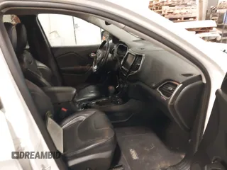 2019 Jeep Cherokee Limited z VIN 1C4PJMDX6KD138535, wystawiony jako IAAI lot #41551618 z przebiegiem 86 142 mil mil oraz . Historia ofert i sprzedaży dostępna na DreamBid. Obrazek 5.