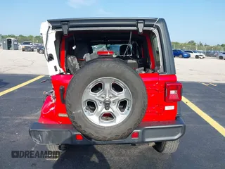 2021 Jeep Wrangler Unlimited Sport S z VIN 1C4HJXDN6MW685705, wystawiony jako IAAI lot #42344146 z przebiegiem 53 859 mil mil oraz . Historia ofert i sprzedaży dostępna na DreamBid. Obrazek 17.