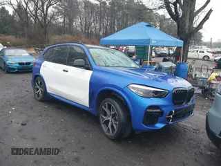 2022 BMW X5 xDrive40i z VIN 5UXCR6C02N9J13015, wystawiony jako IAAI lot #41971372 z przebiegiem 82 113 mil mil oraz . Historia ofert i sprzedaży dostępna na DreamBid. Obrazek 1.