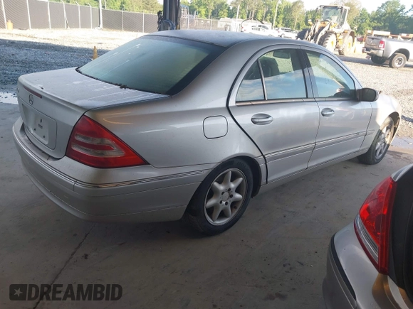 2003 Mercedes-Benz C 240 с VIN WDBRF61J53F422376, выставлен на аукционе IAAI как лот 42262562 с пробегом 167 003 миль миль и . История ставок и продаж доступна на DreamBid. Изображение 4.