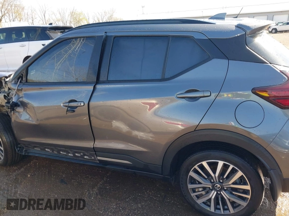 2021 Nissan Kicks SR z VIN 3N1CP5DVXML465845, wystawiony jako IAAI lot #41966146 z przebiegiem 56 134 mil mil oraz . Historia ofert i sprzedaży dostępna na DreamBid. Obrazek 14.
