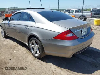 2006 Mercedes-Benz CLS 500 z VIN WDDDJ75X06A037541, wystawiony jako IAAI lot #42252829 z przebiegiem 151 295 mil mil oraz . Historia ofert i sprzedaży dostępna na DreamBid. Obrazek 3.