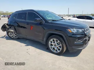2025 Jeep Compass Latitude z VIN 3C4NJDBN9ST515927, wystawiony jako Copart lot #50828755 z przebiegiem 11 454 mil mil oraz Szkoda całkowita • Salvage title. Historia ofert i sprzedaży dostępna na DreamBid. Obrazek 4.