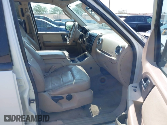 2005 Ford Expedition Eddie Bauer с VIN 1FMPU17525LA11027, выставлен на аукционе IAAI как лот 42746842 с пробегом 220 389 миль миль и . История ставок и продаж доступна на DreamBid. Изображение 5.