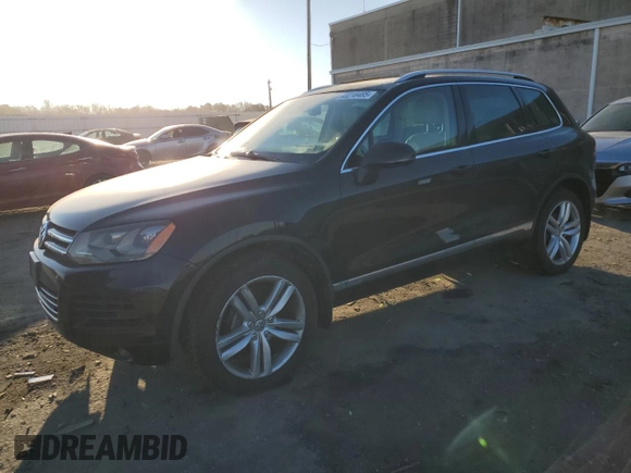 2012 Volkswagen Touareg Sport z VIN WVGEF9BP9CD006844, wystawiony jako Copart lot #43216485 z przebiegiem 120 059 mil mil oraz Szkoda całkowita • Salvage title. Historia ofert i sprzedaży dostępna na DreamBid. Obrazek 1.