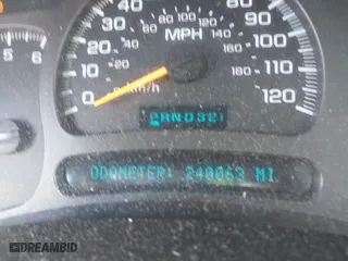 2004 GMC Yukon XL SLT with VIN 3GKFK16ZX4G165737, listed as a IAAI auction lot 42066815 with 240,063 mi miles. Bid and sale history available at carsss.com. Image 7.