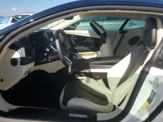 2019 Aston Martin DB11 V8 z VIN SCFRMFAW0KGL05298, wystawiony jako Copart lot #73723684 z przebiegiem Nie podano mil oraz Nie do naprawy. Historia ofert i sprzedaży dostępna na DreamBid. Obrazek 7.