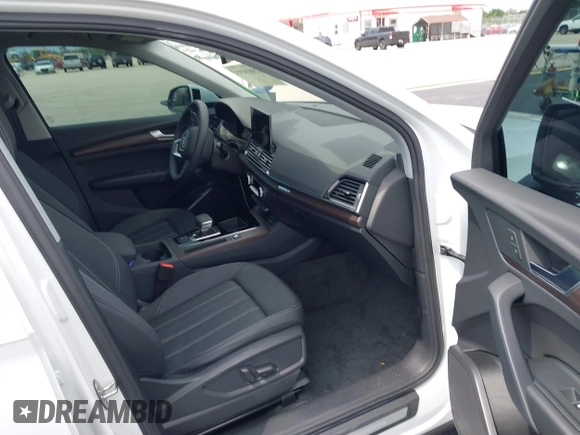 2025 Audi Q5 Premium с VIN WA1ABAFY3S2050913, выставлен на аукционе IAAI как лот 42403495 с пробегом 1 673 миль миль и . История ставок и продаж доступна на DreamBid. Изображение 5.