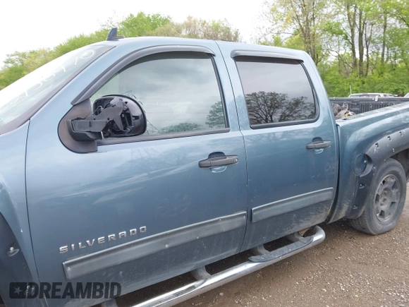 2011 Chevrolet Silverado 1500 LT with VIN 3GCPKSE33BG308883, listed as a IAAI auction lot 42130470 with 232,462 mi miles. Bid and sale history available at carsss.com. Image 14.