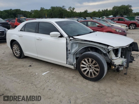 2014 Chrysler 300 z VIN 2C3CCAAG6EH335857, wystawiony jako Copart lot #58770385 z przebiegiem 206 547 mil mil oraz Szkoda całkowita • Salvage title. Historia ofert i sprzedaży dostępna na DreamBid. Obrazek 4.