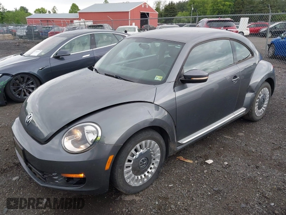 2014 Volkswagen Beetle 1.8T z VIN 3VWJ17AT4EM640278, wystawiony jako IAAI lot #42198194 z przebiegiem 136 096 mil mil oraz . Historia ofert i sprzedaży dostępna na DreamBid. Obrazek 17.