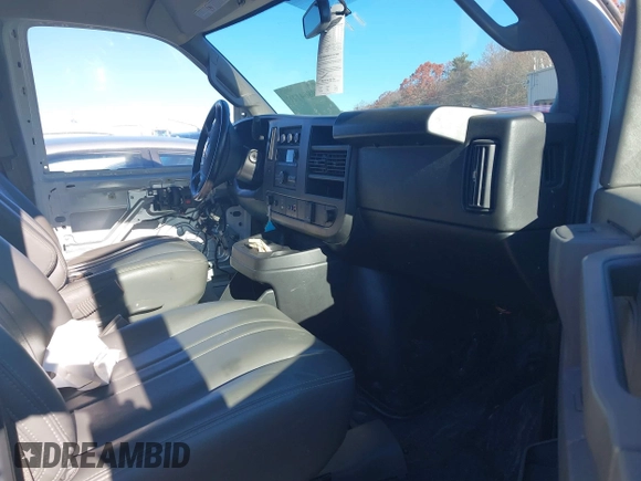 2022 GMC Savana Cargo Van with VIN 1GTW7AF77N1222004, listed as a IAAI auction lot 40864118 with 66,592 mi miles. Bid and sale history available at carsss.com. Image 5.