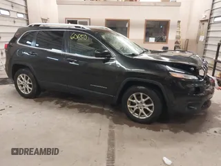 2015 Jeep Cherokee Latitude z VIN 1C4PJMCB5FW772094, wystawiony jako IAAI lot #42160650 z przebiegiem 182 500 mil mil oraz . Historia ofert i sprzedaży dostępna na DreamBid. Obrazek 1.