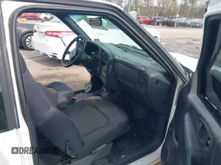 2003 Chevrolet S-10 LS with VIN 1GCCS19X338150624, listed as a IAAI auction lot 41913735 with 255,608 mi miles and . Bid and sale history available at DreamBid. Image 5.