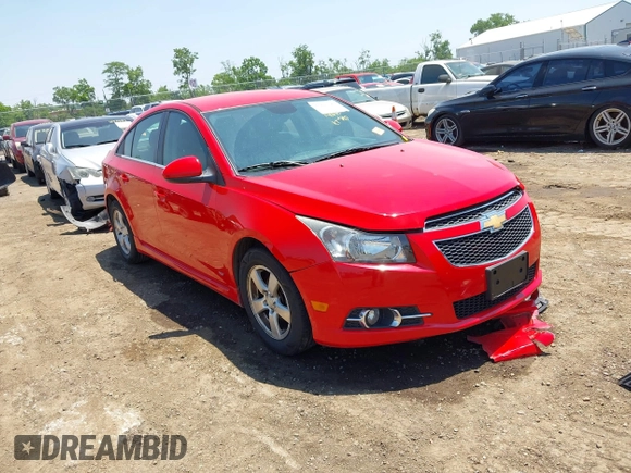 2014 Chevrolet Cruze 1LT z VIN 1G1PC5SBXE7230301, wystawiony jako IAAI lot #42403785 z przebiegiem 141 630 mil mil oraz . Historia ofert i sprzedaży dostępna na DreamBid. Obrazek 1.