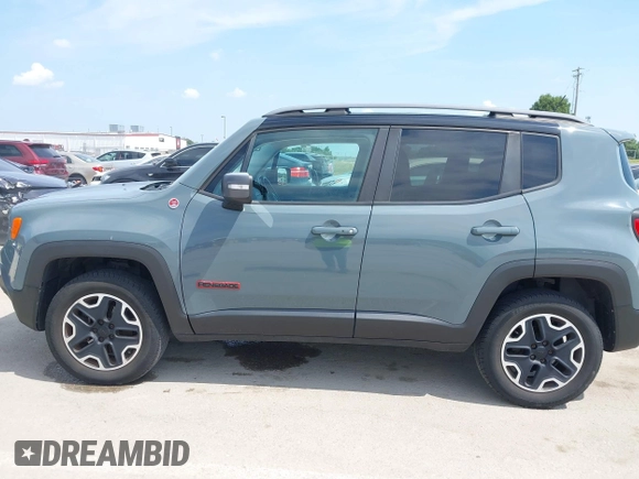 2015 Jeep Renegade Trailhawk with VIN ZACCJBCT8FPB33586, listed as a IAAI auction lot 42590207 with 127,168 mi miles and . Bid and sale history available at DreamBid. Image 14.