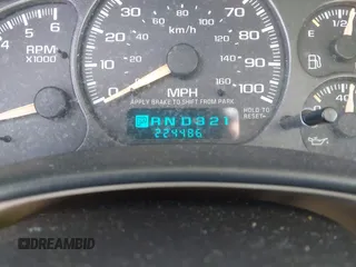 2002 Chevrolet Suburban LS z VIN 3GNEC16Z82G322514, wystawiony jako IAAI lot #41447976 z przebiegiem 224 486 mil mil oraz . Historia ofert i sprzedaży dostępna na DreamBid. Obrazek 7.