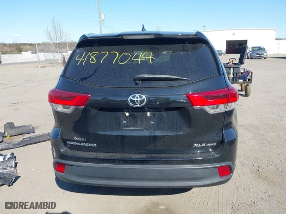 2019 Toyota Highlander SE with VIN 5TDJZRFH0KS711578, listed as a IAAI auction lot 41877044 with 77,193 mi miles. Bid and sale history available at carsss.com. Image 16.