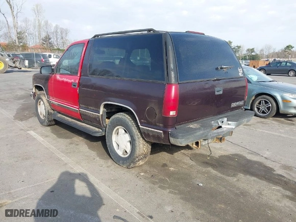 1997 Chevrolet Tahoe with VIN 3GNEK18R2VG102838, listed as a IAAI auction lot 41850332 with 206,365 mi miles. Bid and sale history available at carsss.com. Image 3.
