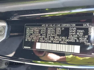 2017 Volvo XC90 Momentum with VIN YV4A22PK7H1110760, listed as a IAAI auction lot 41528500 with 97,610 mi miles. Bid and sale history available at carsss.com. Image 9.
