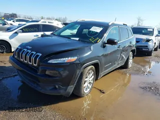 2018 Jeep Cherokee Latitude Plus with VIN 1C4PJLLB1JD552353, listed as a IAAI auction lot 41857521 with 69,880 mi miles. Bid and sale history available at carsss.com. Image 2.
