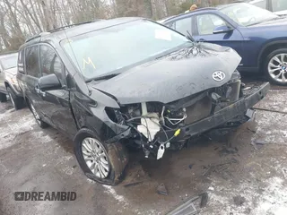 2014 Toyota Sienna XLE with VIN 5TDYK3DC1ES446181, listed as a IAAI auction lot 41319721 with 1 mi miles. Bid and sale history available at carsss.com. Image 1.
