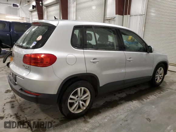 2013 Volkswagen Tiguan SE z VIN WVGBV3AX2DW559247, wystawiony jako Copart lot #57121375 z przebiegiem 171 171 mil mil oraz Czysty tytuł • Clean title. Historia ofert i sprzedaży dostępna na DreamBid. Obrazek 3.
