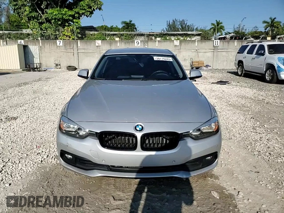 2017 BMW 3 Series 320i z VIN WBA8E1G51HNU13536, wystawiony jako Copart lot #56776245 z przebiegiem 78 809 mil mil oraz Szkoda całkowita • Salvage title. Historia ofert i sprzedaży dostępna na DreamBid. Obrazek 13.