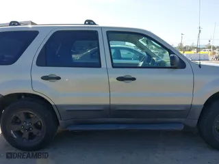 2005 Ford Escape XLT with VIN 1FMYU93135KC44135, listed as a IAAI auction lot 42002351 with 185,569 mi miles. Bid and sale history available at carsss.com. Image 13.