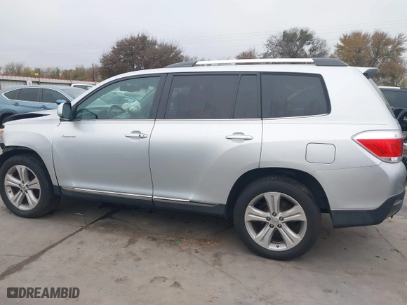 2013 Toyota Highlander Limited with VIN 5TDYK3EH0DS125189, listed as a IAAI auction lot 41077368 with 113,564 mi miles. Bid and sale history available at carsss.com. Image 15.