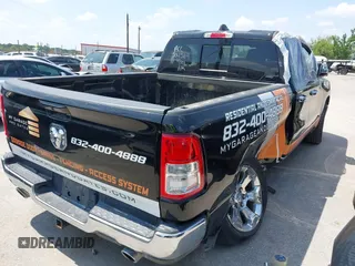 2022 Ram 1500 Big Horn z VIN 1C6RREBT9NN464360, wystawiony jako IAAI lot #42172422 z przebiegiem 29 450 mil mil oraz . Historia ofert i sprzedaży dostępna na DreamBid. Obrazek 4.