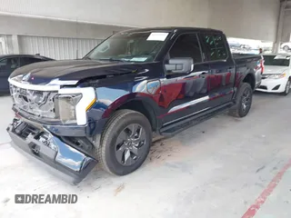 2024 Ford F-150 Lightning XLT z VIN 1FTVW3LK9RWG08466, wystawiony jako IAAI lot #42251872 z przebiegiem 3 045 mil mil oraz . Historia ofert i sprzedaży dostępna na DreamBid. Obrazek 18.