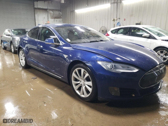 2015 Tesla Model S 85D with VIN 5YJSA1S24FF088555, listed as a Copart auction lot 86726754 with 85,653 mi miles and Salvage Title. Bid and sale history available at carsss.com. Image 4.