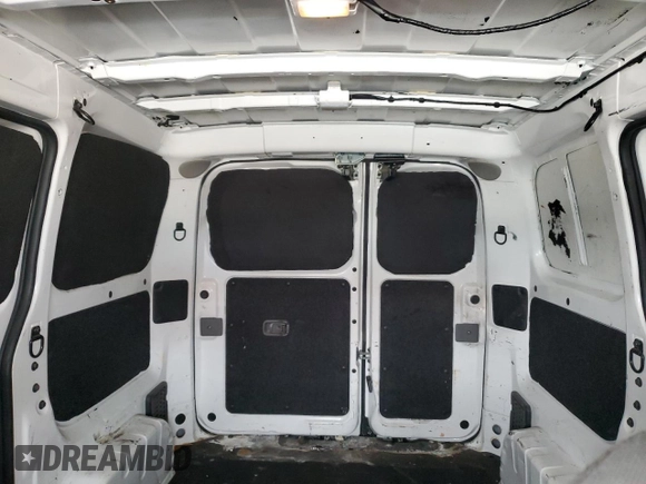2020 Nissan NV200 SV z VIN 3N6CM0KN0LK708107, wystawiony jako Copart lot #53154345 z przebiegiem 137 947 mil mil oraz Szkoda całkowita • Salvage title. Historia ofert i sprzedaży dostępna na DreamBid. Obrazek 10.