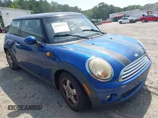 2008 MINI Hardtop z VIN WMWMF33538TT65479, wystawiony jako IAAI lot #42489393 z przebiegiem 114 520 mil mil oraz . Historia ofert i sprzedaży dostępna na DreamBid. Obrazek 1.