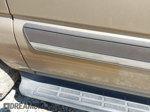 2005 Chevrolet Suburban LT z VIN 1GNEC16Z45J225720, wystawiony jako IAAI lot #41896970 z przebiegiem 347 315 mil mil oraz . Historia ofert i sprzedaży dostępna na DreamBid. Obrazek 14.