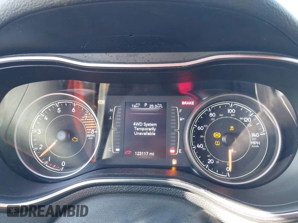 2019 Jeep Cherokee Latitude z VIN 1C4PJMCX2KD473275, wystawiony jako IAAI lot #42276497 z przebiegiem 123 117 mil mil oraz . Historia ofert i sprzedaży dostępna na DreamBid. Obrazek 7.