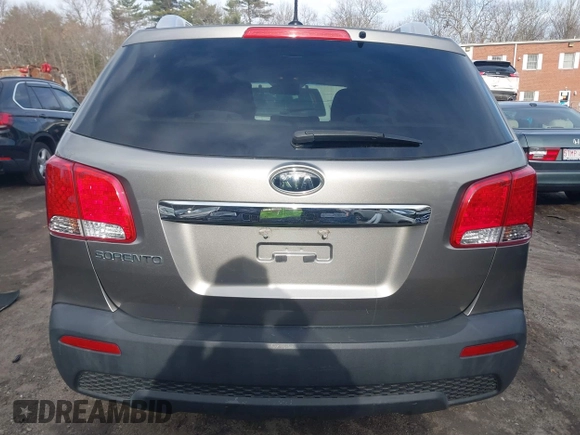 2011 Kia Sorento LX with VIN 5XYKTDA2XBG122465, listed as a IAAI auction lot 41832935 with 163,873 mi miles. Bid and sale history available at carsss.com. Image 16.