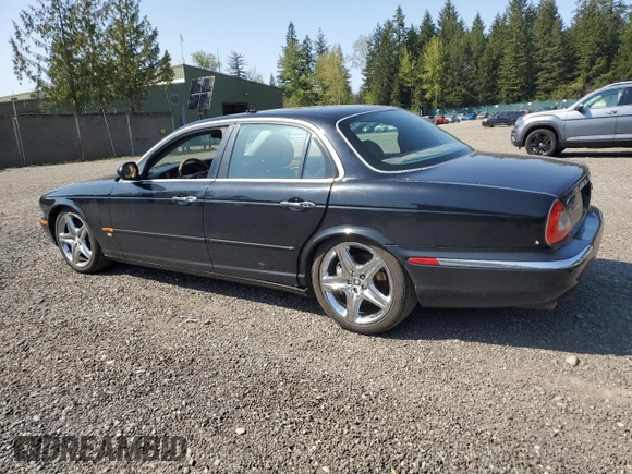 2004 Jaguar XJ R z VIN SAJWA73B44TG20291, wystawiony jako Copart lot #54452375 z przebiegiem 148 491 mil mil oraz Czysty tytuł • Clean title. Historia ofert i sprzedaży dostępna na DreamBid. Obrazek 2.