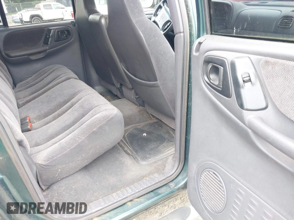 2000 Dodge Dakota Sport z VIN 1B7GG2AN4YS760836, wystawiony jako IAAI lot #42472312 z przebiegiem 230 401 mil mil oraz . Historia ofert i sprzedaży dostępna na DreamBid. Obrazek 8.