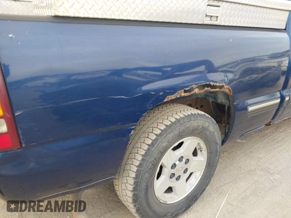 2000 Chevrolet Silverado 1500 LS with VIN 2GCEC19T5Y1385913, listed as a IAAI auction lot 41823096 with 248,219 mi miles. Bid and sale history available at carsss.com. Image 6.