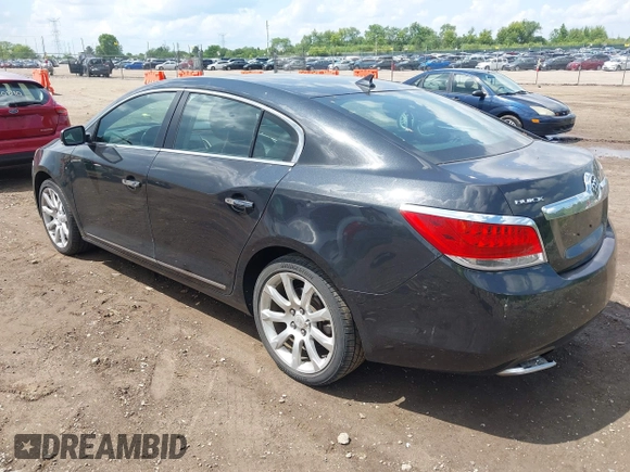 2013 Buick LaCrosse Touring z VIN 1G4GJ5E32DF324710, wystawiony jako IAAI lot #42561005 z przebiegiem 104 881 mil mil oraz . Historia ofert i sprzedaży dostępna na DreamBid. Obrazek 3.