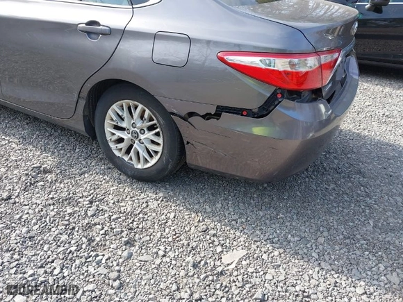 2017 Toyota Camry XLE with VIN 4T1BF1FK7HU640132, listed as a IAAI auction lot 41734080 with 59,359 mi miles. Bid and sale history available at carsss.com. Image 6.