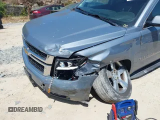 2016 Chevrolet Suburban LT z VIN 1GNSKHKC4GR427591, wystawiony jako IAAI lot #42162723 z przebiegiem 131 771 mil mil oraz . Historia ofert i sprzedaży dostępna na DreamBid. Obrazek 6.